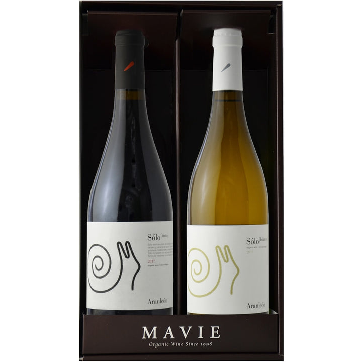 [Gift set in a decorative box] An elegant gift of popular Spanish wines, red and white